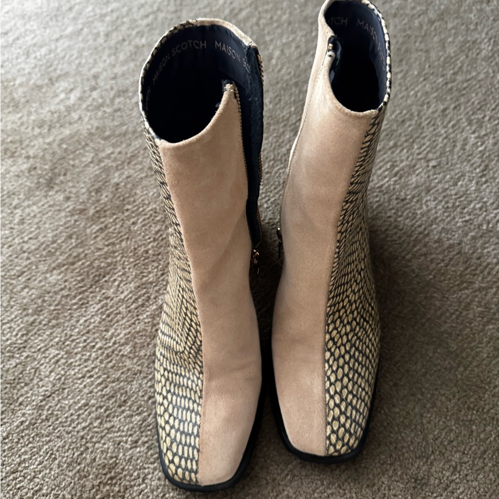 Scotch & Soda Textured Beige and Black Ankle Boots